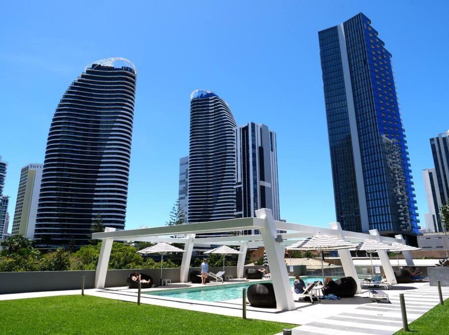 Broadbeach Stunner Modern And Central 골드코스트 외부 사진