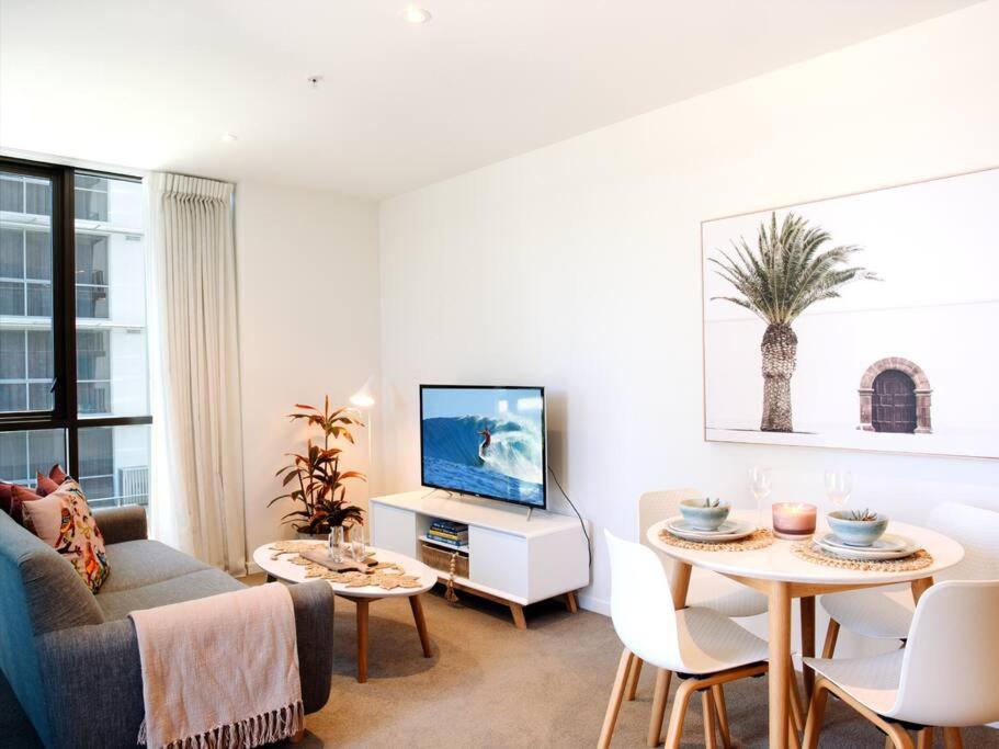 Broadbeach Stunner Modern And Central 골드코스트 외부 사진