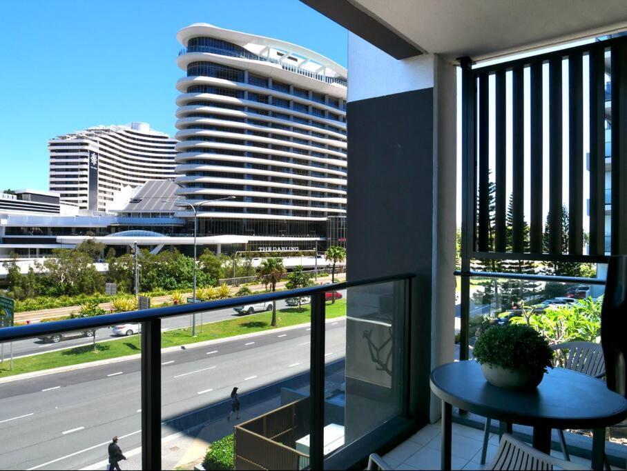 Broadbeach Stunner Modern And Central 골드코스트 외부 사진