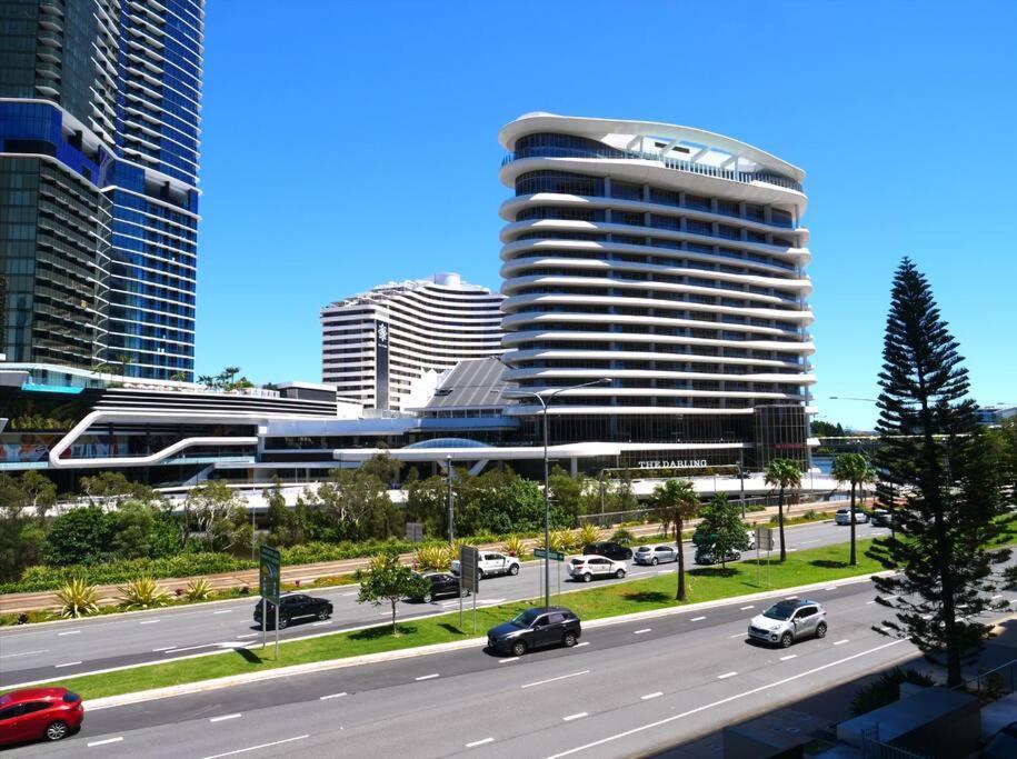 Broadbeach Stunner Modern And Central 골드코스트 외부 사진