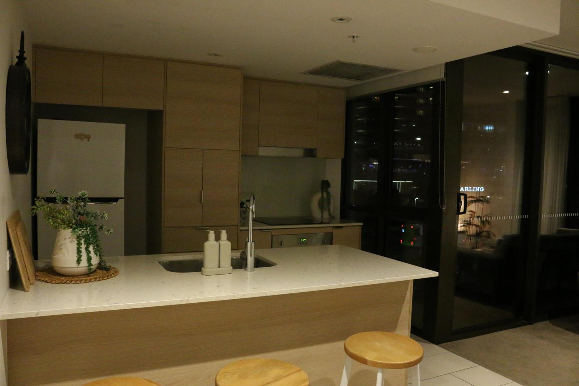 Broadbeach Stunner Modern And Central 골드코스트 외부 사진